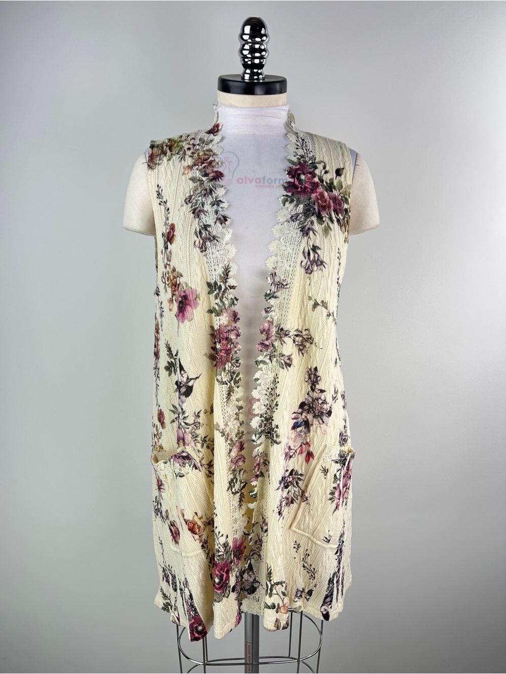 💚 3545. Cream Floral Sleeveless Kniy Crochet-Trim Vest